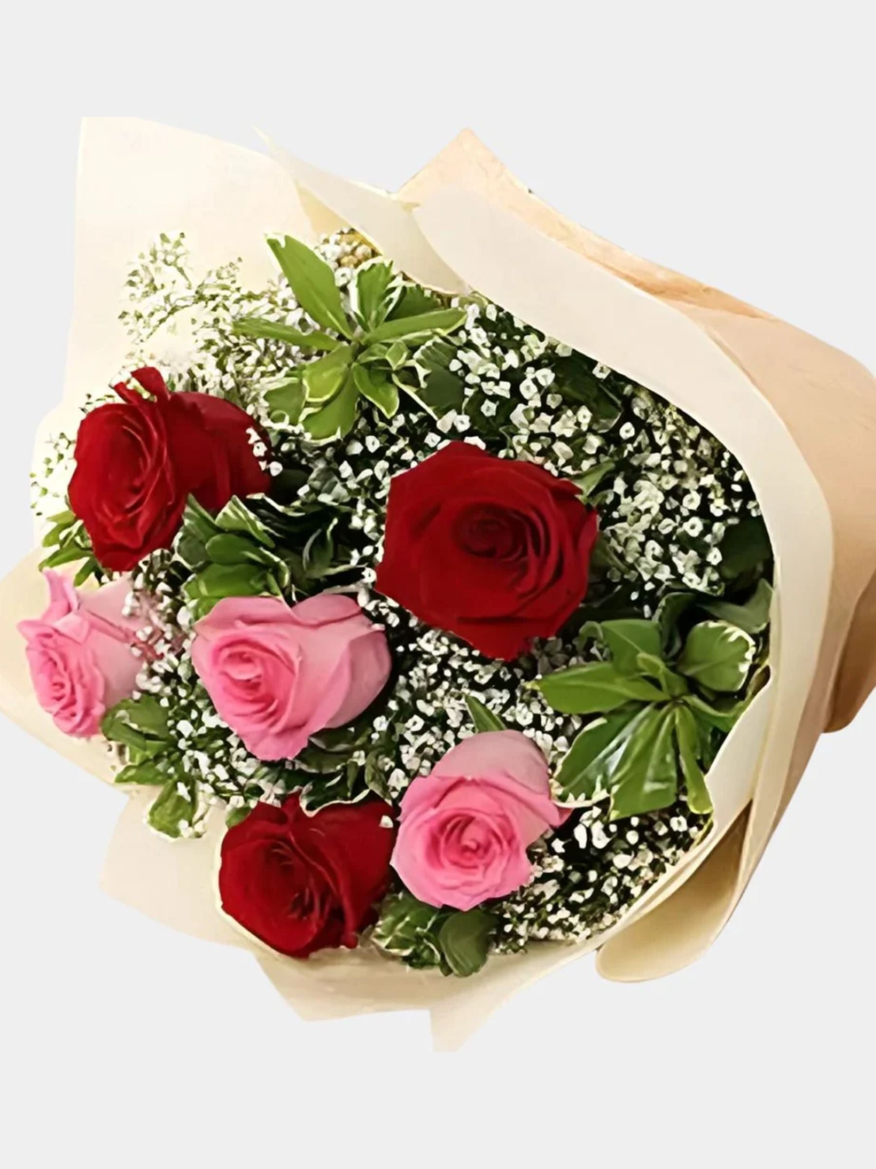 Beautiful Roses Bouquet With Round Chocolate Cake