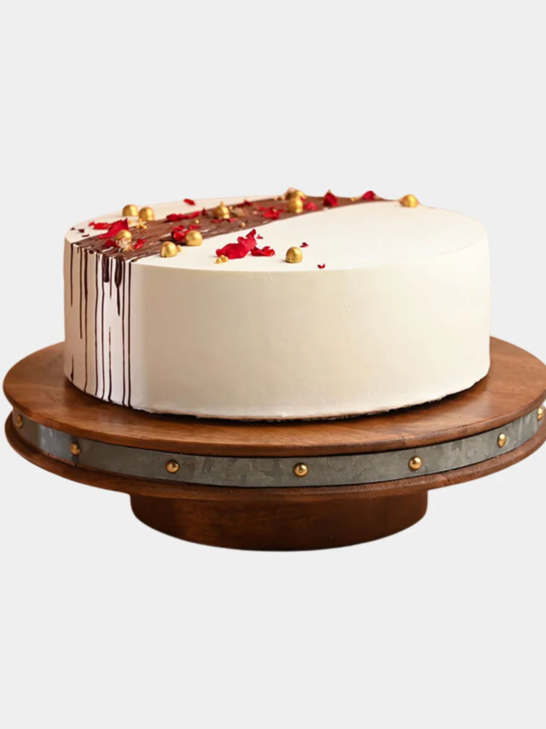 Captivating Vanilla Cake